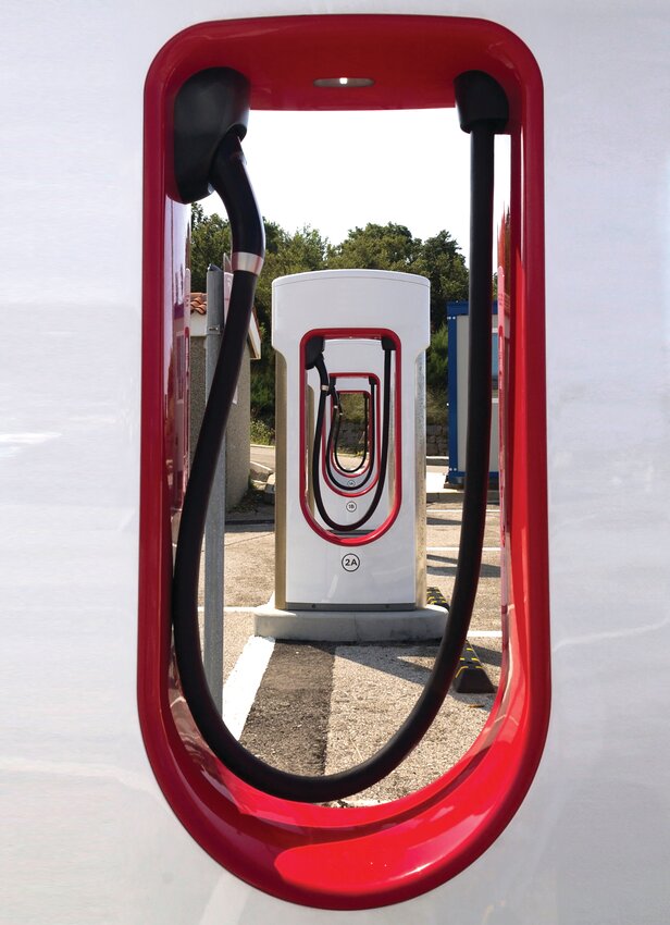 Gm S Electric Vehicles Will Gain Access To Tesla S Vast Charging