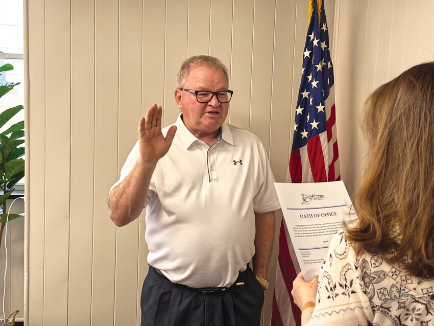 Greg Stidham takes the Oath of Office to be sworn-in as Fayette’s new Mayor.