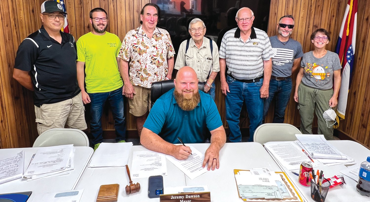Fayette Mayor Jeremy Dawson signs an Arbor Day proclamation along with past and present members of Fayette’s Tree board. Standing behind Mayor Dawson, from left to right: Ben Roberts, Tree Board Chairman Gene Gerlt, Brian McMillan, honorary board member and tree board founder Clell Solomon, Gale Schaffer, volunteer arborist Mark Thompson, and Southwest Ward Alderwoman and city/board liaison Bekki Galloway.