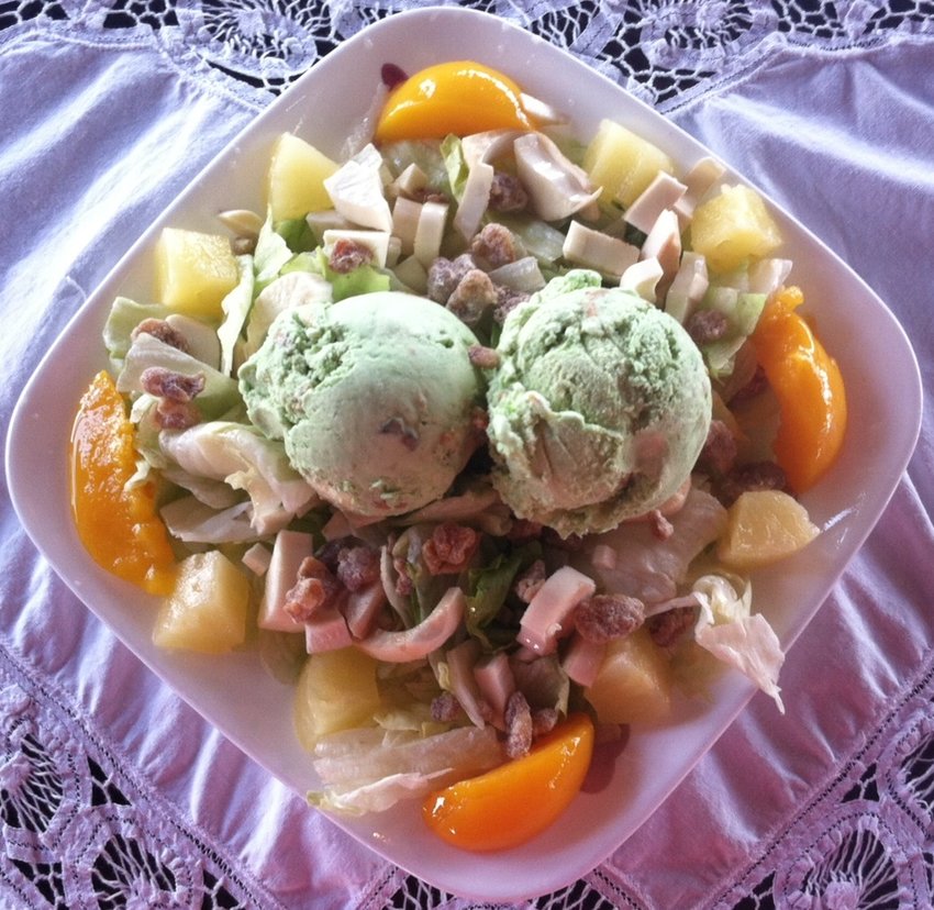 In a heart of palm salad as prepared by the Seabreeze Restaurant in Cedar Key in 2014, the tartness of the heart of palm was complemented by the sweetness of fresh fruit and pistachio ice cream.