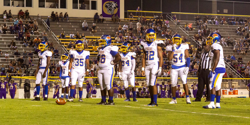 The Clewiston defense held Okeechobee scoreless for the first half. [Photo by Richard Marion]
