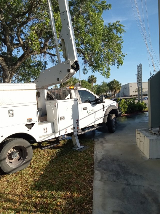 Thanks to Glades Electric, the Veterans' Square Park flagpole has had some needed repairs. On Thursday, March 23, electricians volunteered their time to replace pulleys and turnbuckles.