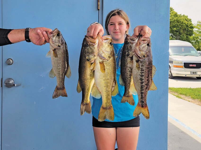 Katelynn Straight placed third in the 14-19 age group with 11.09 lbs.