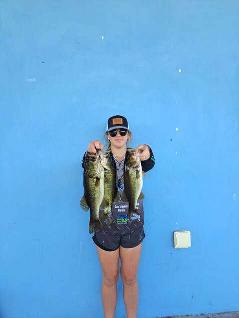 Katelyn Straight came in second in the 14-19 age group with 5.73 lbs.