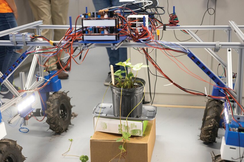 UF/IFAS researchers used digital twin technology to train a mobile robot to navigate and analyze crops. Digital twin technology leverages significant advances in big data, computing power and artificial intelligence to generate virtual representations of the physical world.