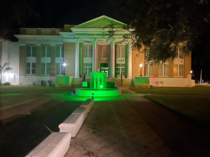 MOORE HAVEN -- The Glades County Courthouse participated in Operation Green Light to honor veterans.