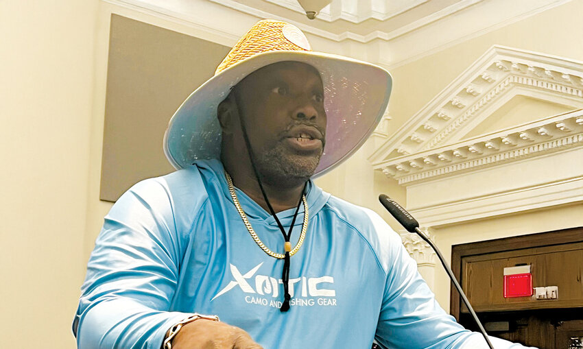 OKEECHOBEE -- Warren Sapp spoke at April 24 meeting of the Okeechobee County Commission. [Photo by Katrina Elsken/Lake Okeechobee News]