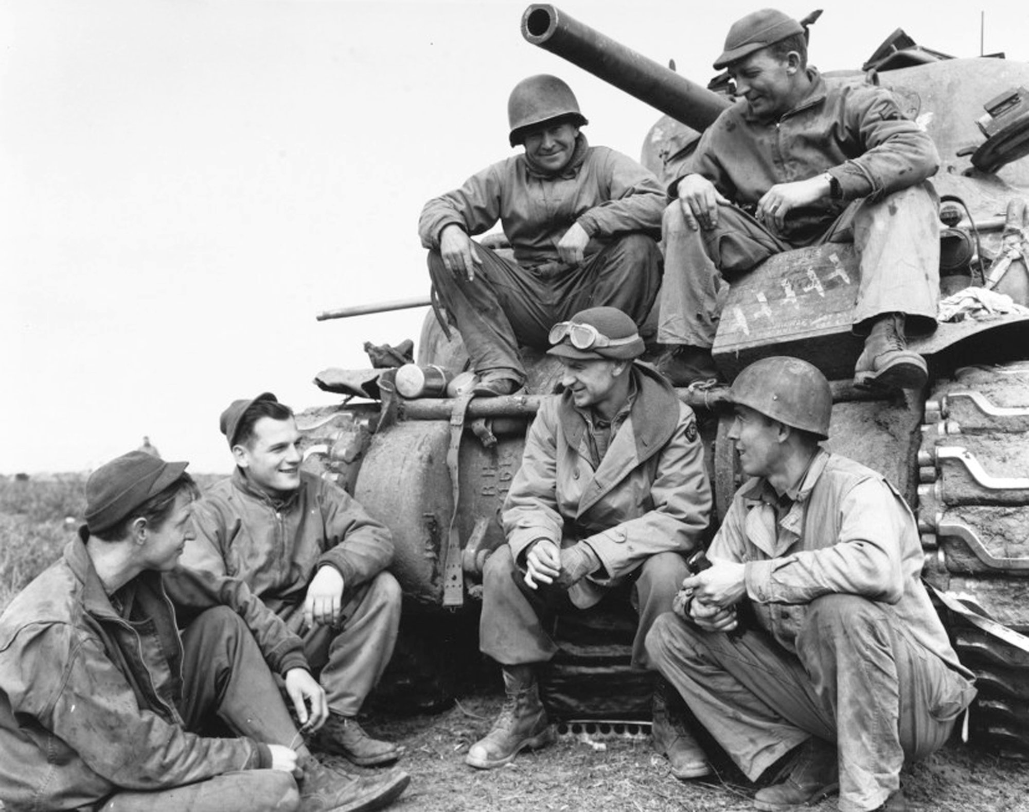 Ernie Pyle visits with a tank crew of the 91st Tank Battalion in the Anzio Beachhead, circa March 1944.