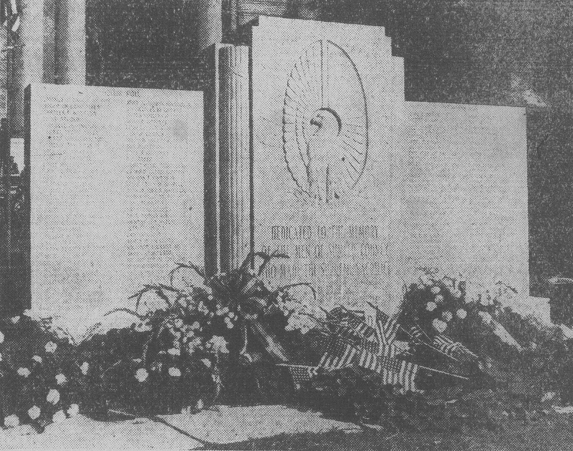 A white marble memorial honoring those from the city and county of Sumter who died in service during World War II was unveiled in 1949 in front of the county courthouse. It bears the names of 131 who died fighting for Americans' freedom. It was sponsored by the Sumter County Pilot Club, which conducted a 2-year fundraising campaign to build it.