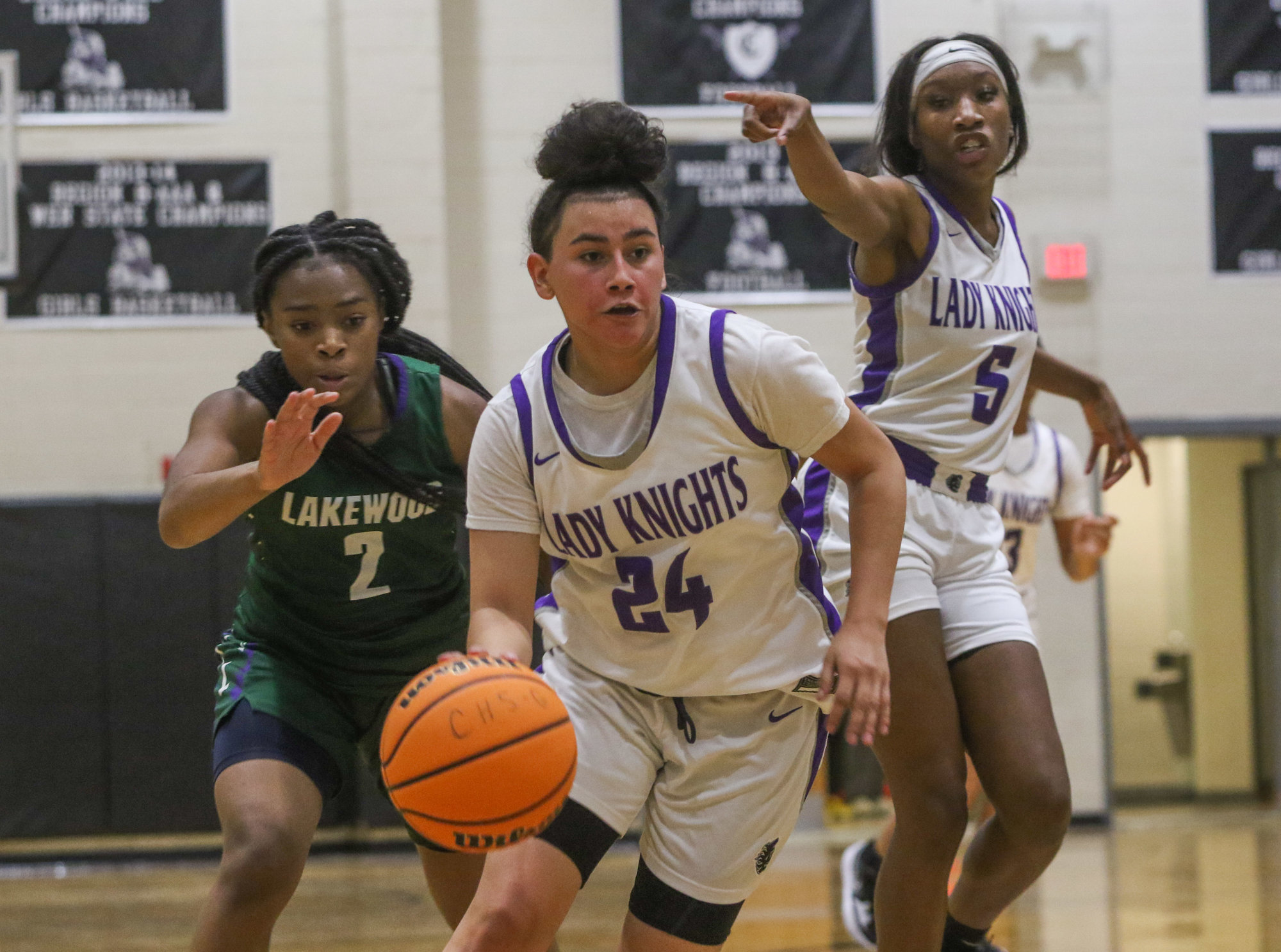 Lakewood buzzer-beater rims out as Crestwood escapes with region win ...