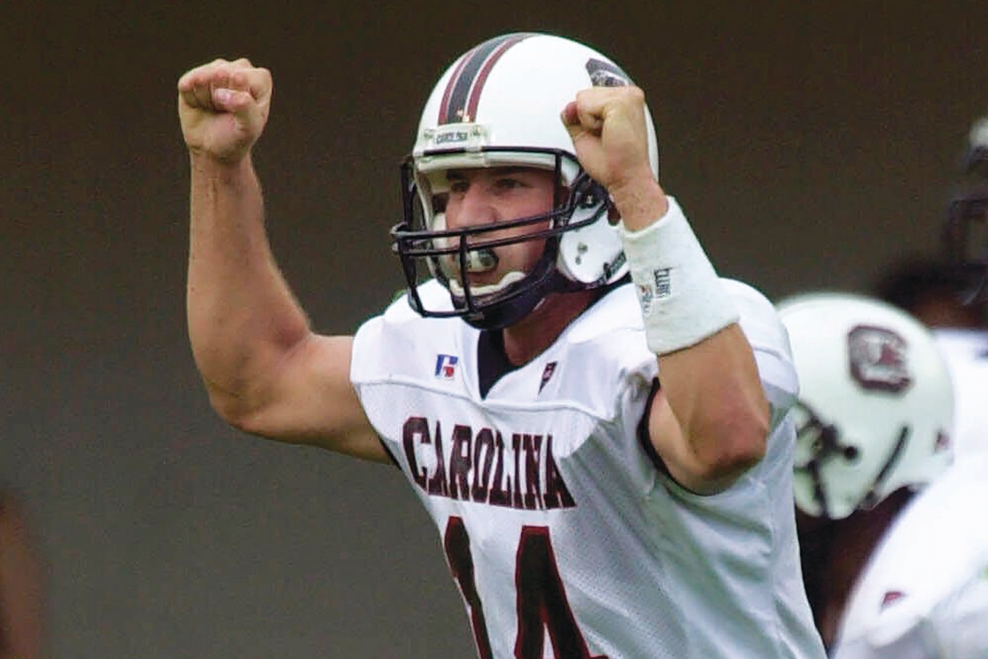 Former South Carolina quarterback Phil Pettyy, who led Lou Holtz's teams to two Outback Bowl wins has died at age 43.