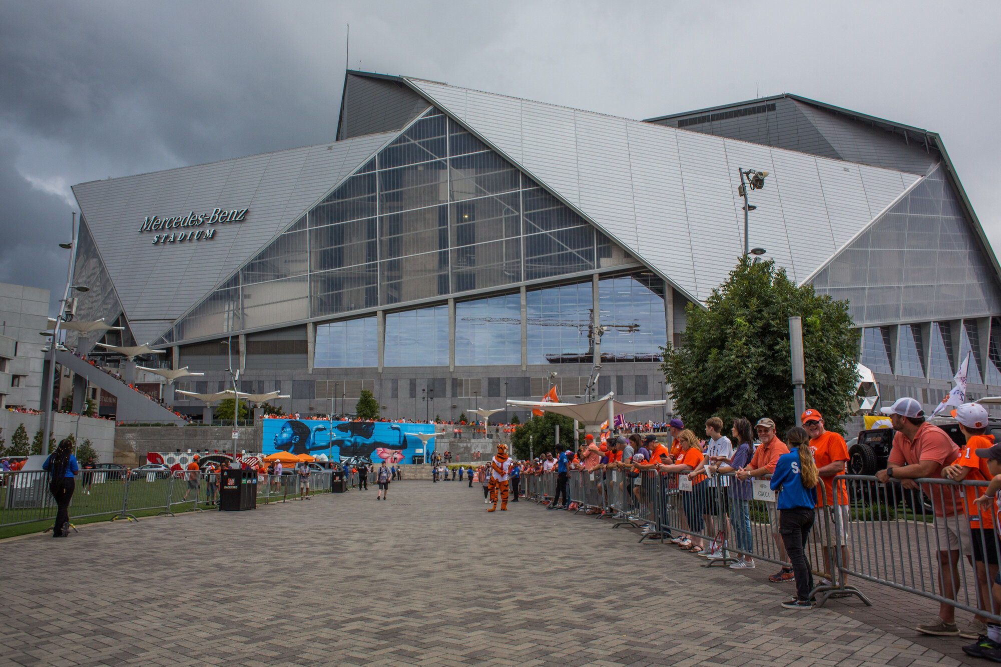 Mercedes-Benz Stadium will continue to serve as the home of the SEC football championship through 2031 after a deal that was announced on Thursday.