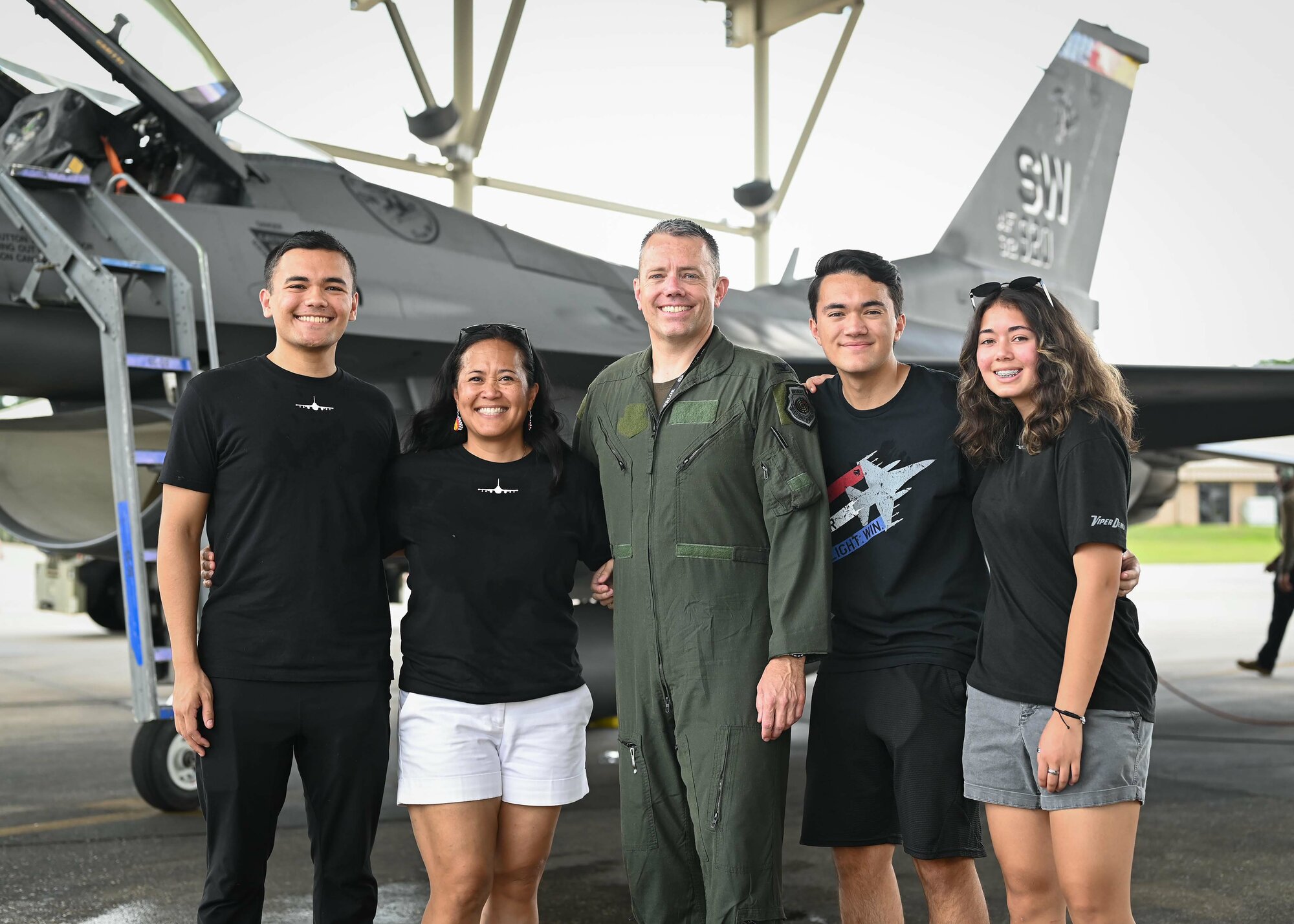 U.S. Air Force Col. Kristoffer Smith takes final flight at Shaw Air ...