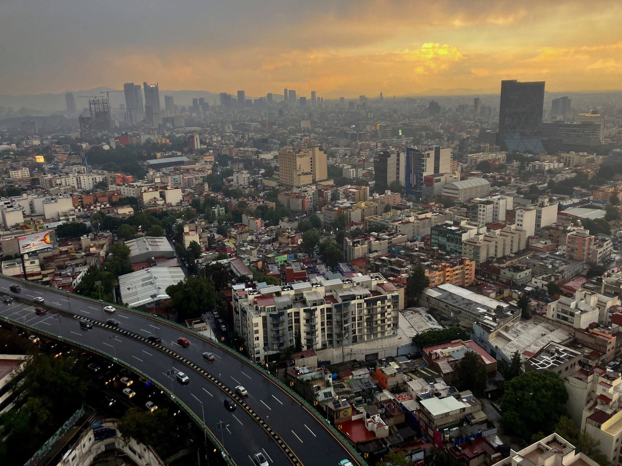 Mexico City Parliament passes strongest rent control since the 1940s, limiting the rise in inflation