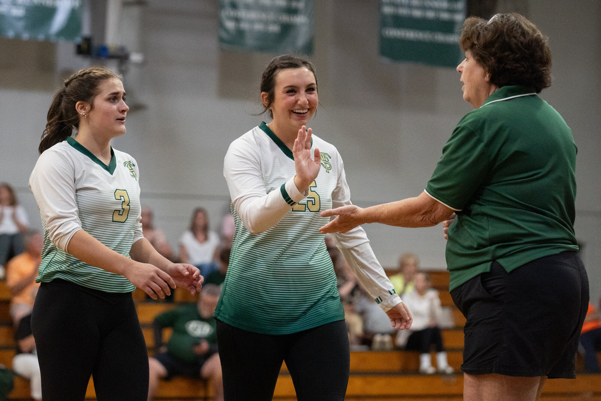 Photos: Thomas Sumter Volleyball Hosts Clarendon Hall - The Sumter Item