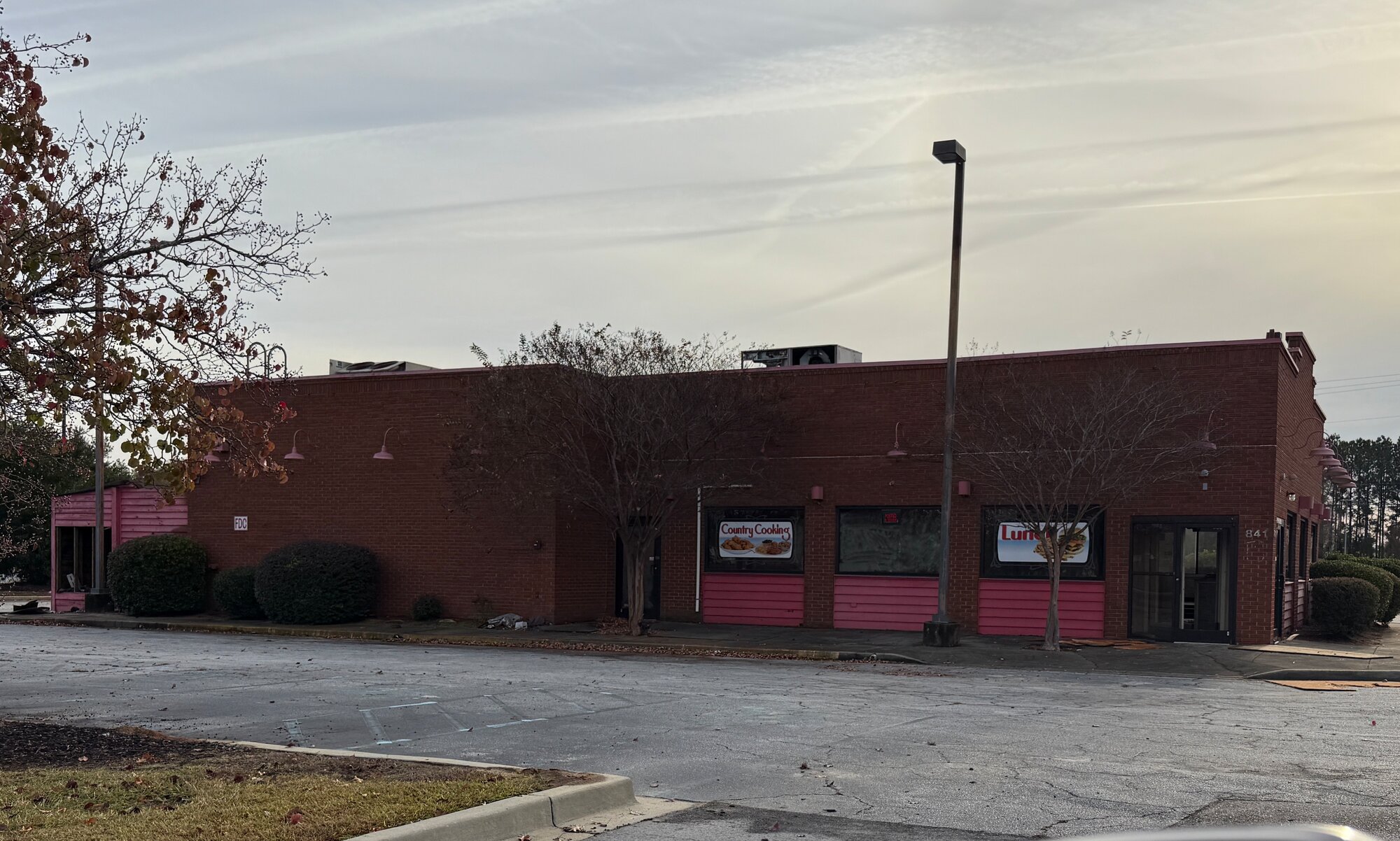 Blaze at vacant Broad Street building under investigation; Sumter School District says it plans to transfer property to CCTC - The Sumter Item
