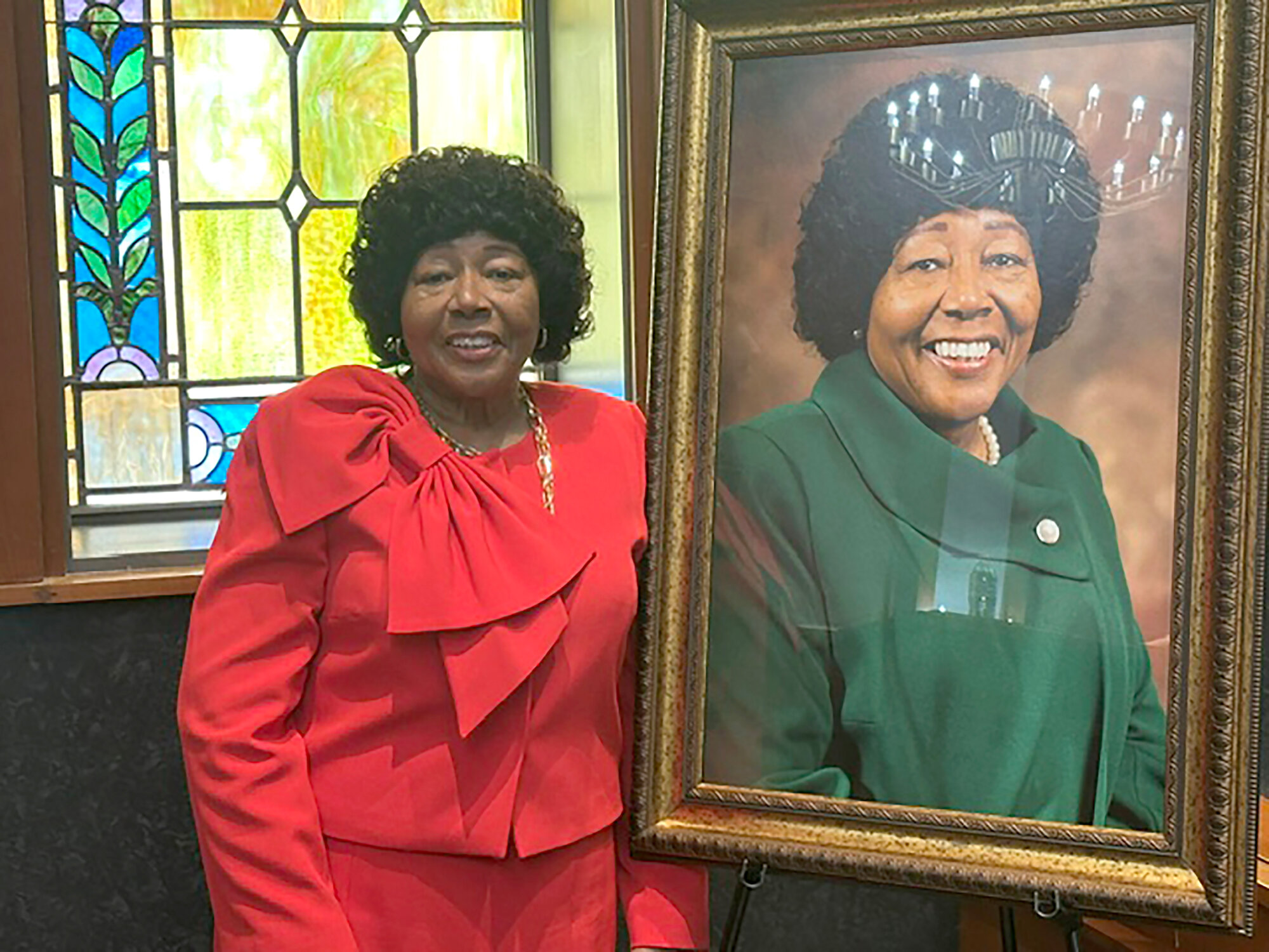 Beulah Roberts honored with portrait upon retirement from working at Clarendon Clerk of Court Office for 48 years - The Sumter Item