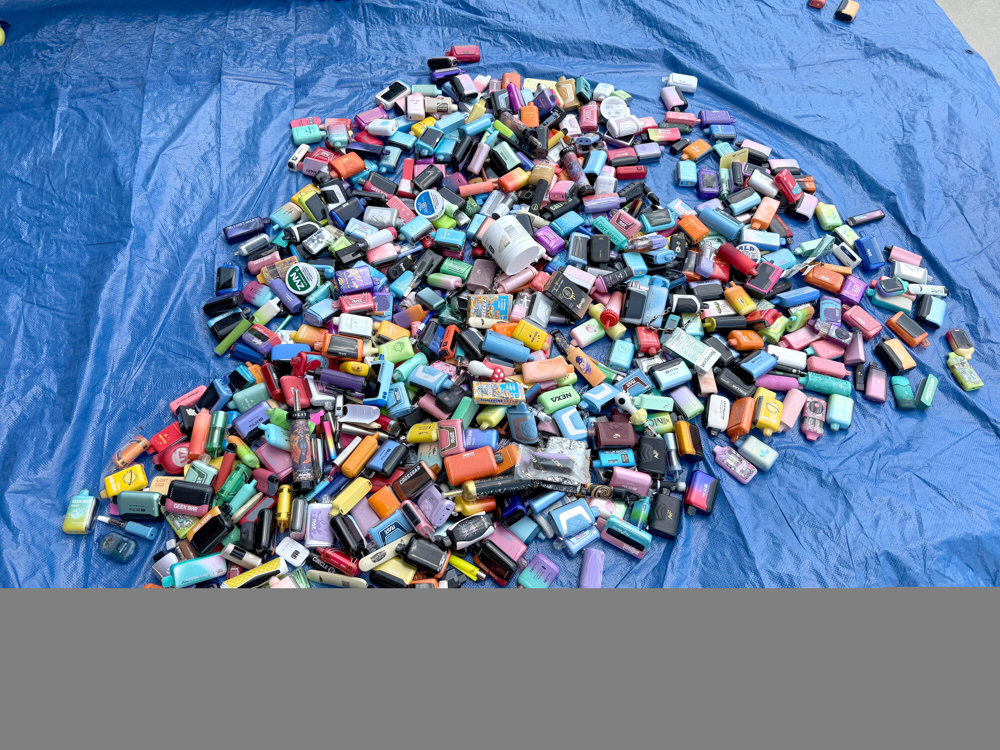 Sumter Behavioral Health seizes 729 vapes in 2025-26 school year - The Sumter Item