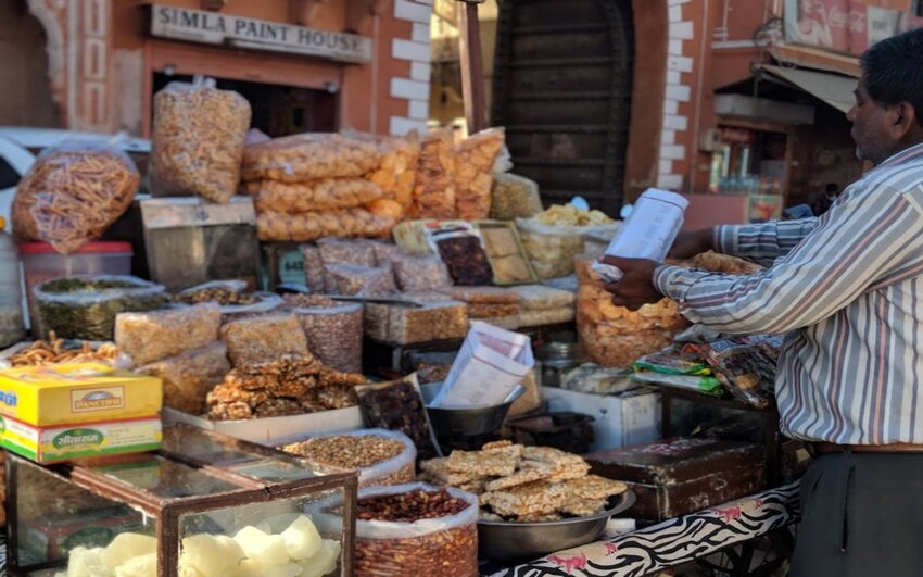 A man in Jaipur, Rajasthan, India, is using paper as food packaging.